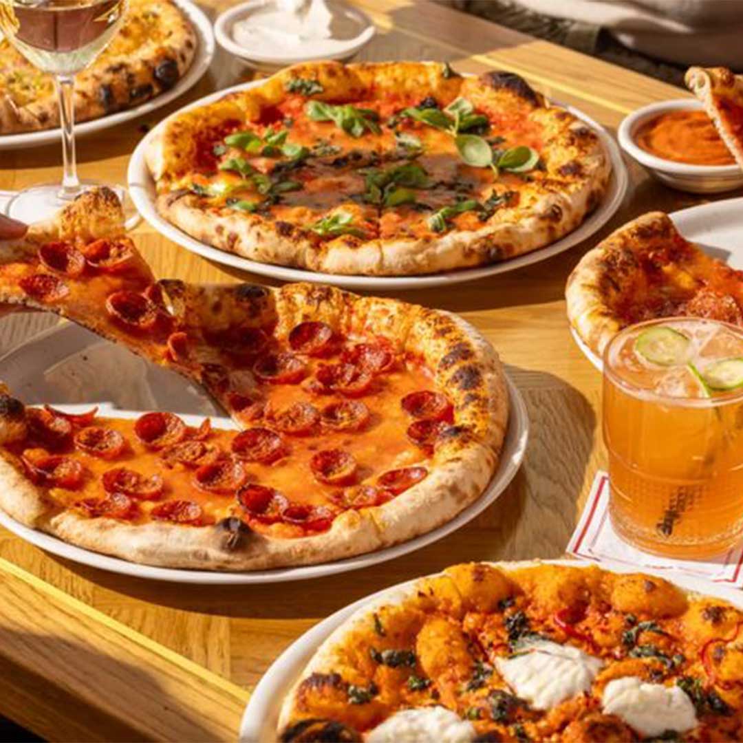 affordable family restaurant lounge Rosarito BC with live music and artisan pizza"