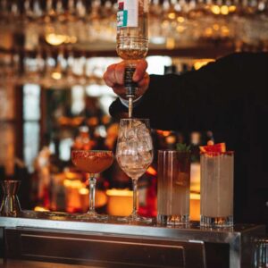 disfrutar de una barra libre de spritz y mimosas en Rosarito Beach por 20 dolares