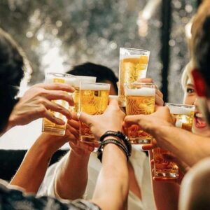 cerveceria en Rosarito Beach con cerveza artesanal y musica en vivo