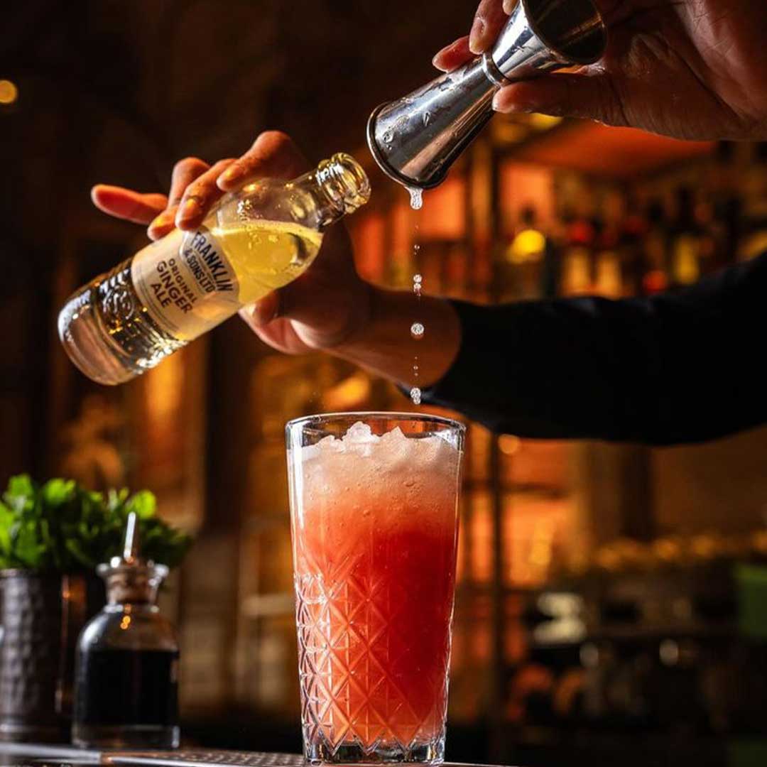 affordable open bar in Rosarito BC for 20 dollars with azulitos and mimosas